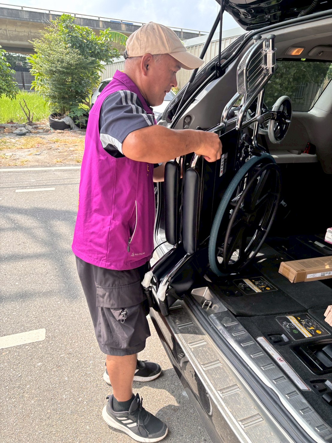 《一張輪椅，一段陪伴的旅程》(標題圖檔)