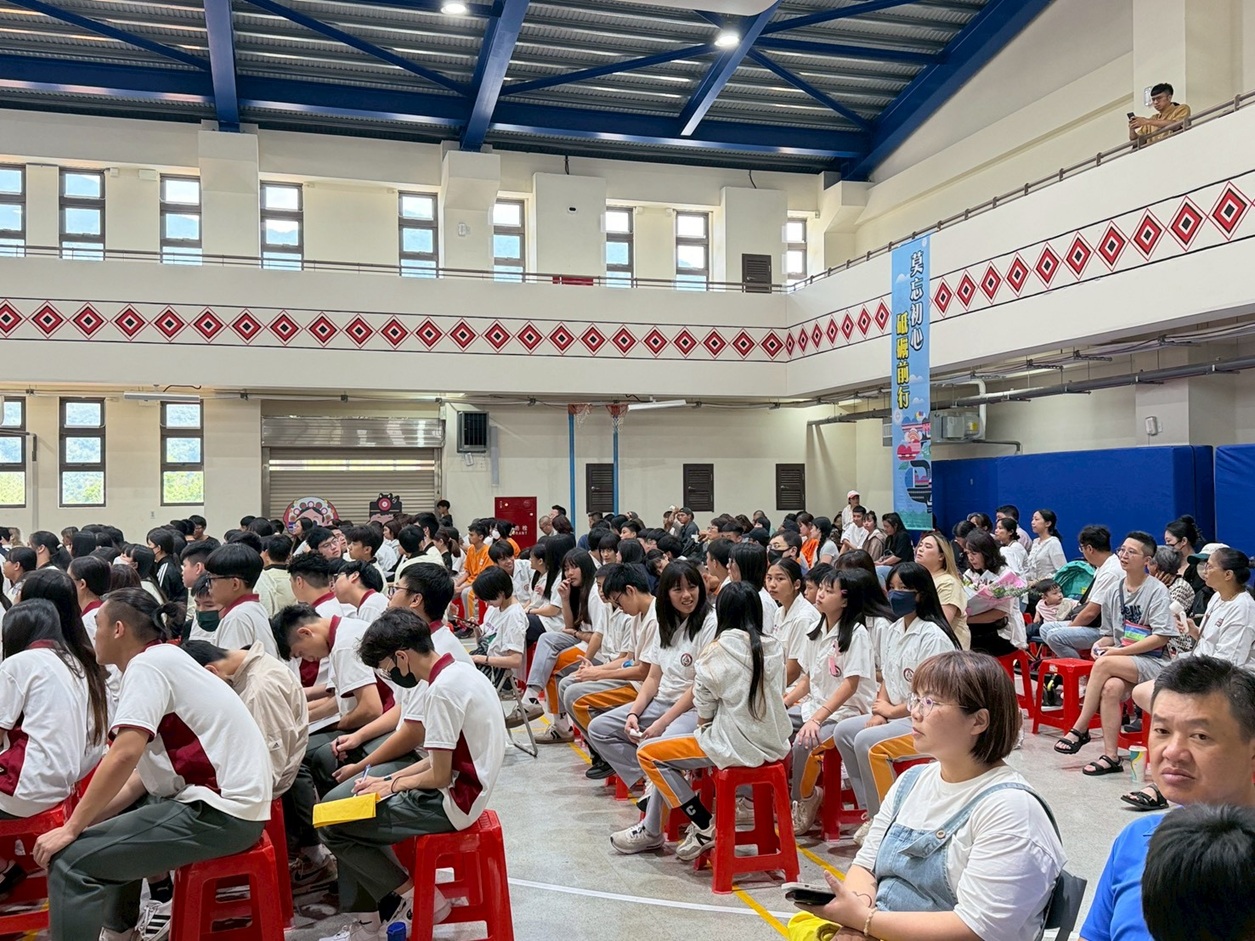 🎓 羅浮高中畢業典禮 (標題圖檔)